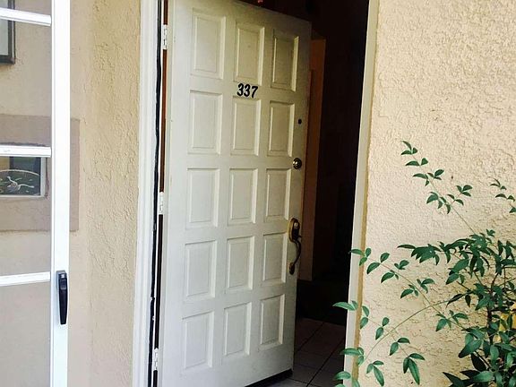 3rd image of 23621 Del Monte Dr Unit 337
