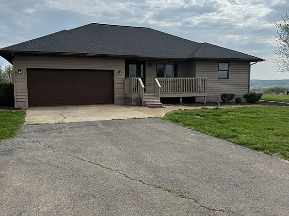 70 Vail Dr, Goreville, IL 62939