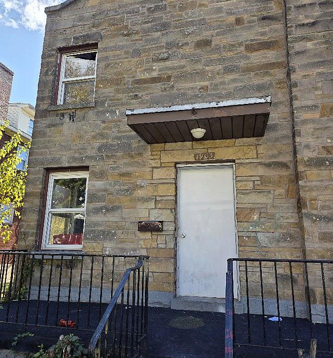 1st image of 1903 Holly St