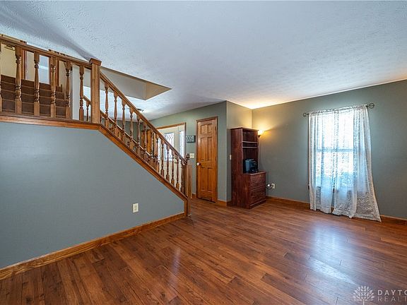 4th image of 825 Chaucer Ln