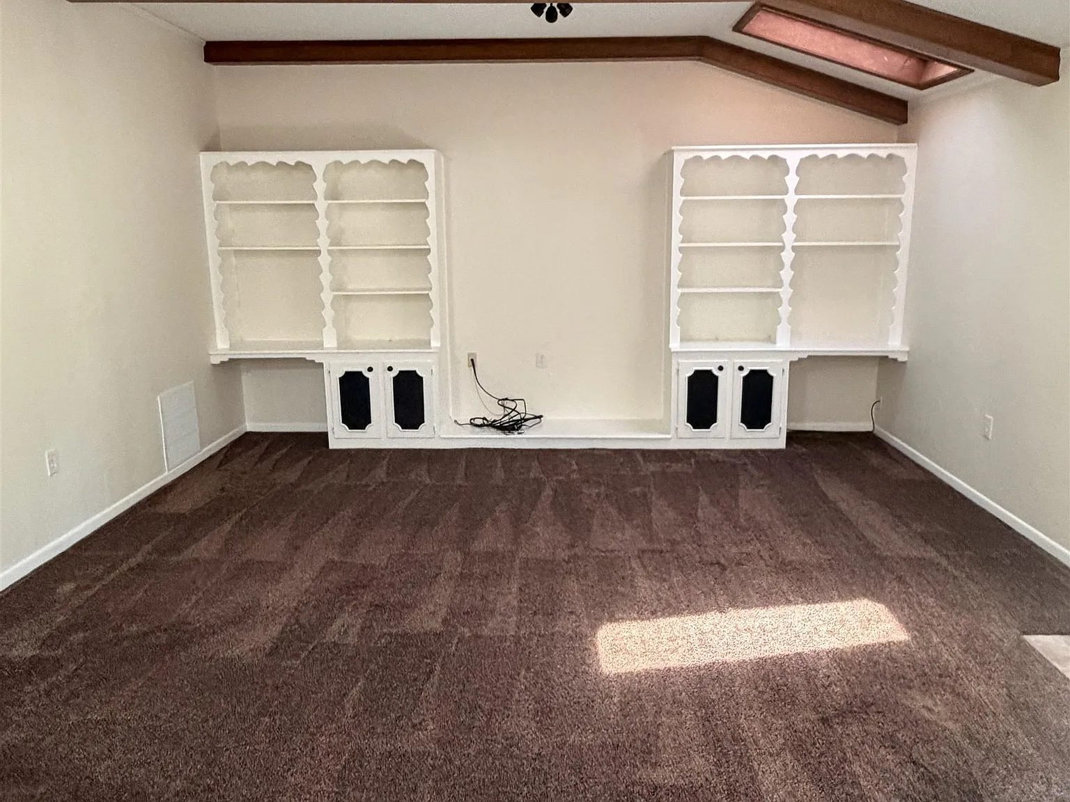 4 bed, 5.0 bath, 3540 sqft, $3,200 — Photo 4