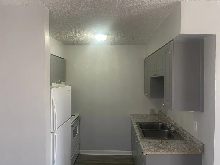 601 Cheyenne Rd — Photo 2