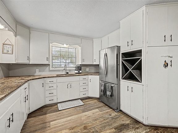 5th image of 708 E Main St