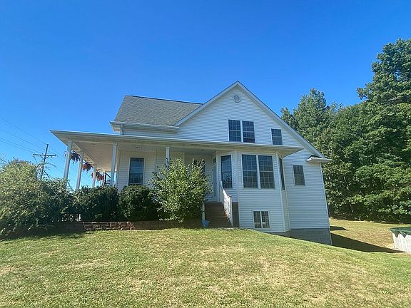 5th image of 3081 Burnside Rd