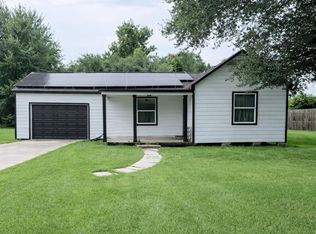 801 Trinity St, Anahuac, TX 77514