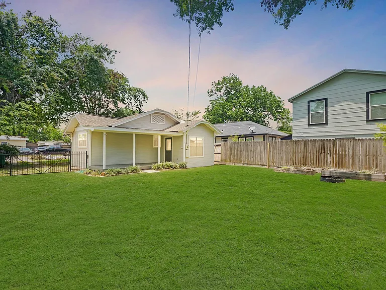 608 Northwood St — Photo 17