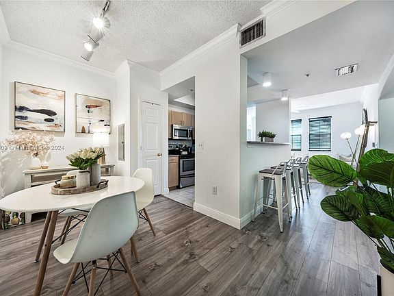 2nd image of 533 NE 3rd Ave APT 501