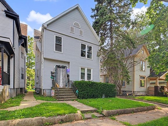 3rd image of 813 E Jefferson St