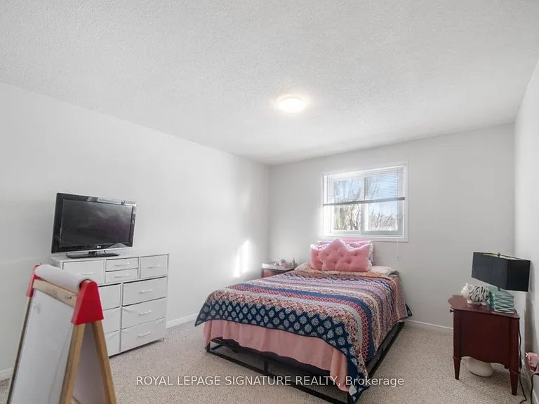 25 Meadowvale Dr #3 — Photo 14