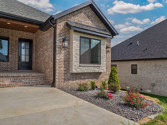 4th image of 2124 N Sun Valley Drive