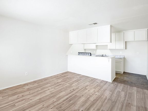 4th image of 11906 1st Ave APT 1