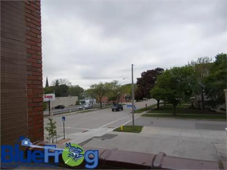 414 Dousman St #1 — Photo 7