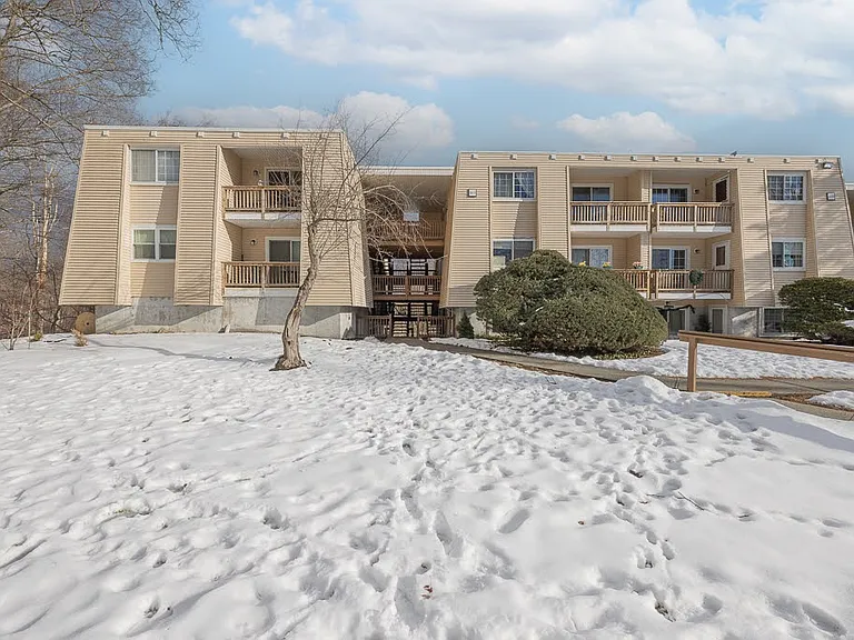 529 Fox Run Ln — Photo 1