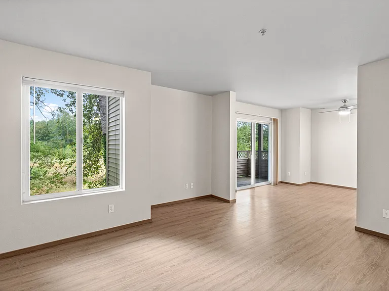 2 Bed 2 Bath Deluxe - 990 Sq Ft 2 Bed 2 Bath Deluxe - 990 Sq Ft