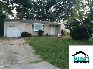 470 43rd St, Copiague, NY 11726