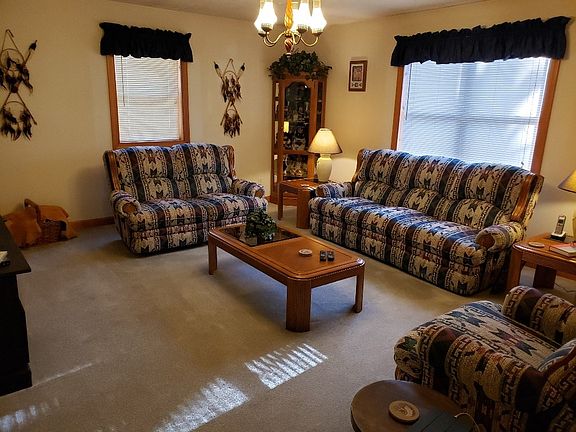 3rd image of 383 Overlook Ln