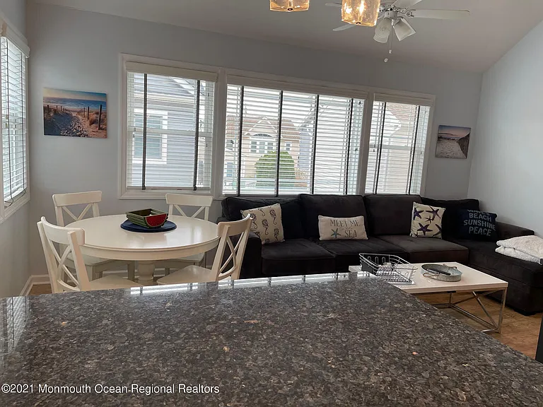 106 W Pompano Way — Photo 2