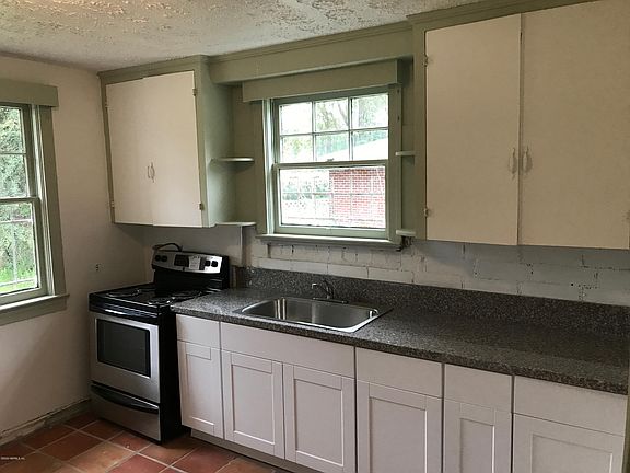 4th image of 2039 E Durkee Dr