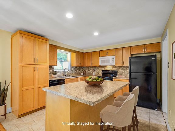 4th image of 1064 Glen Oak Dr