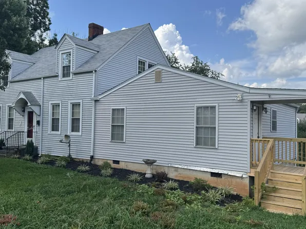 3323 Greenland Ave NW, Roanoke, VA 24012