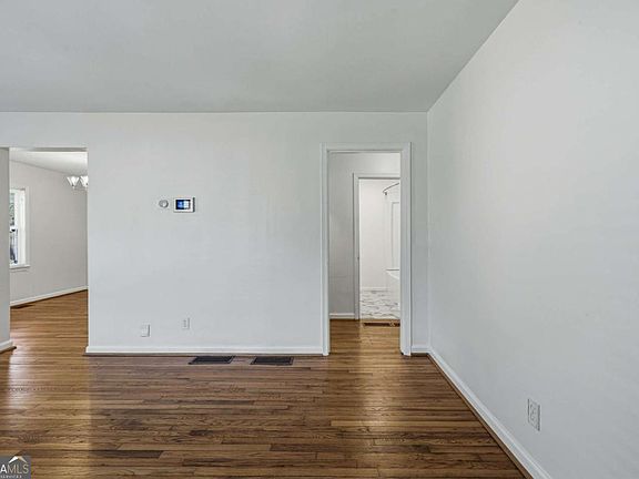 3rd image of 2583 Joyce Ave