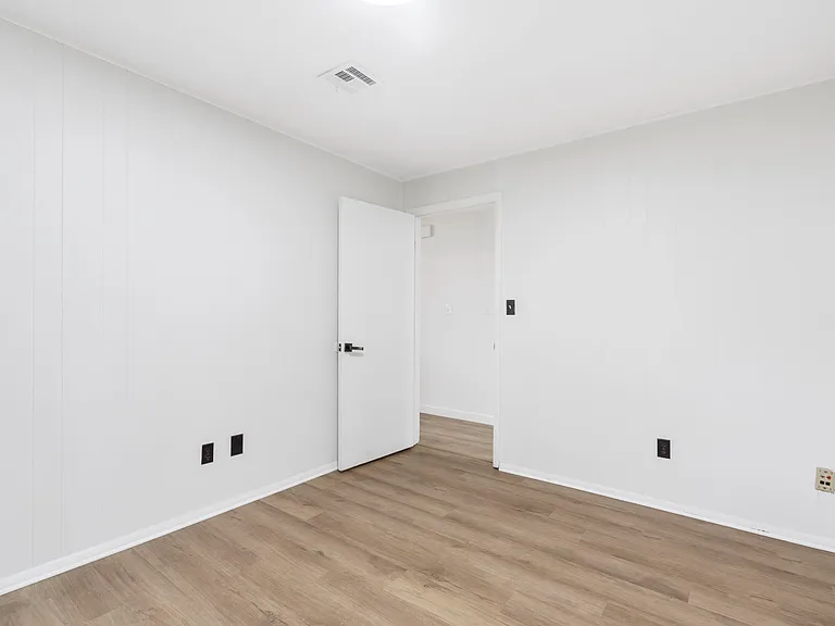 701 NW Ford Ln — Photo 20