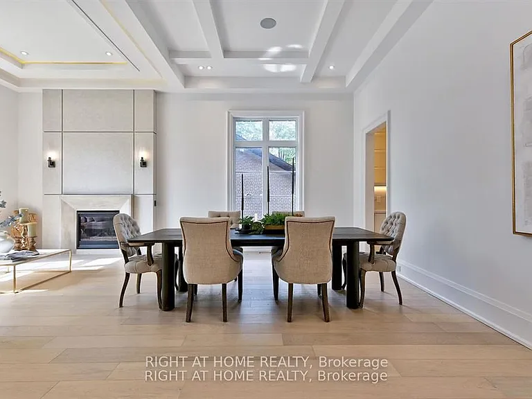 27 Hurlingham Cres — Photo 8