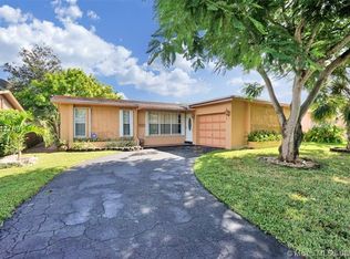 8640 NW 20th Ct, Sunrise, FL 33322