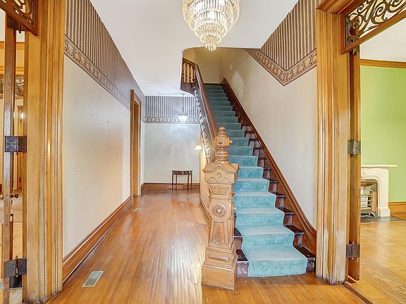 5th image of 104 N Market St