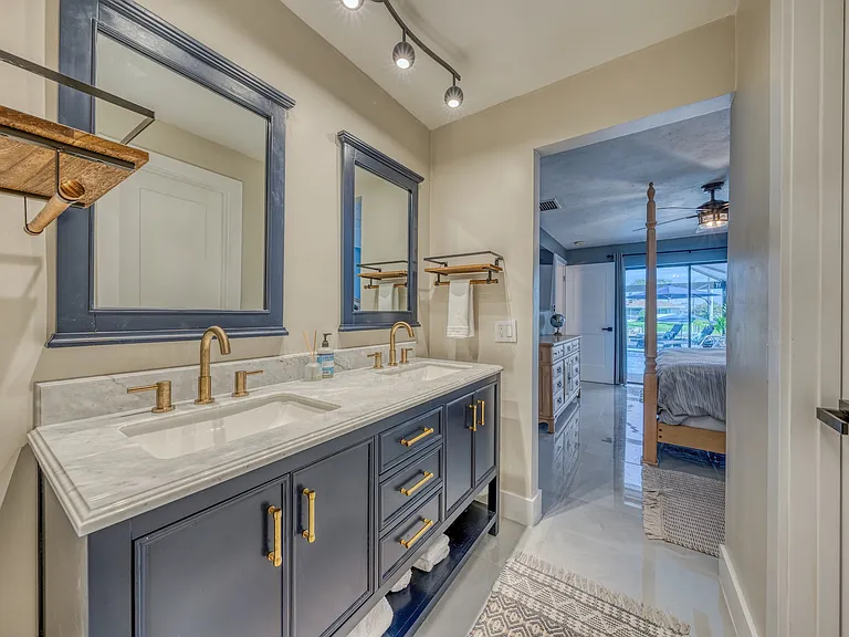 SE 1st Pl — Photo 8