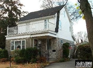 16 Regent St, Valley Stream, NY 11580