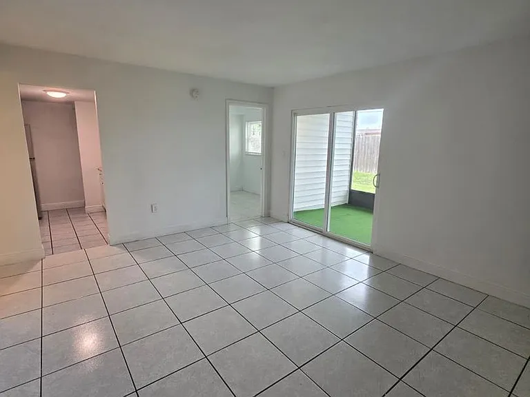 801 Sky Lake Cir #B — Photo 12