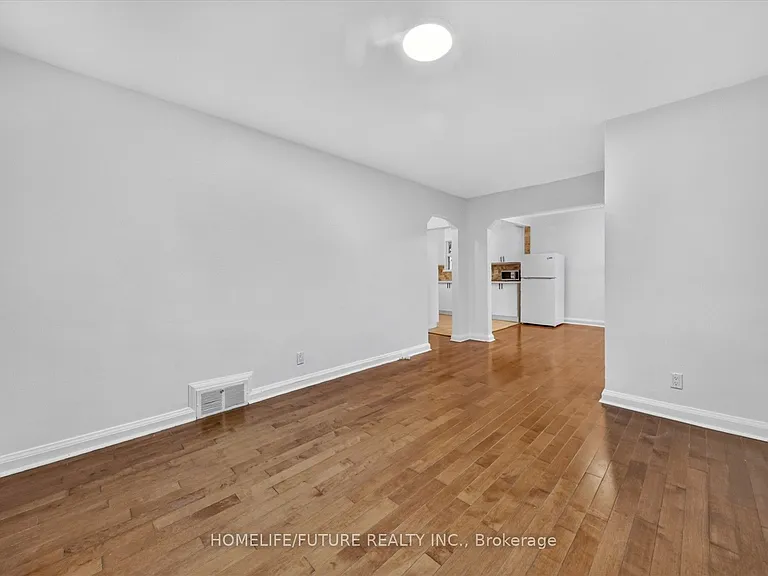 46 Stamford Sq N — Photo 9