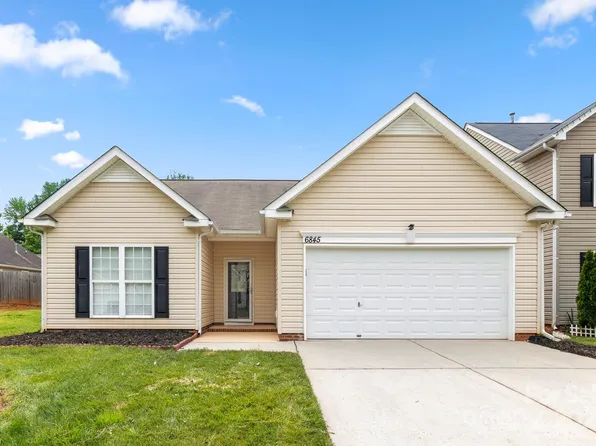 6845 Parkers Crossing Dr, Charlotte, NC 28215