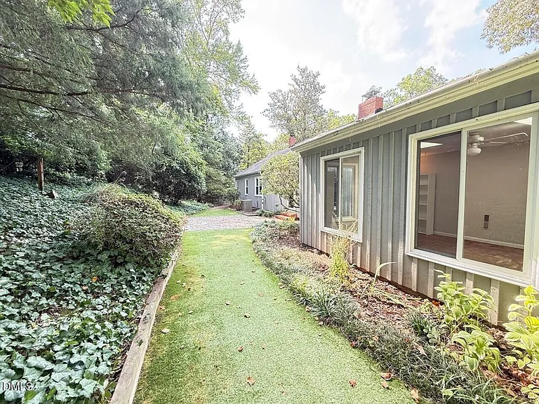 2667 Davis St — Photo 36