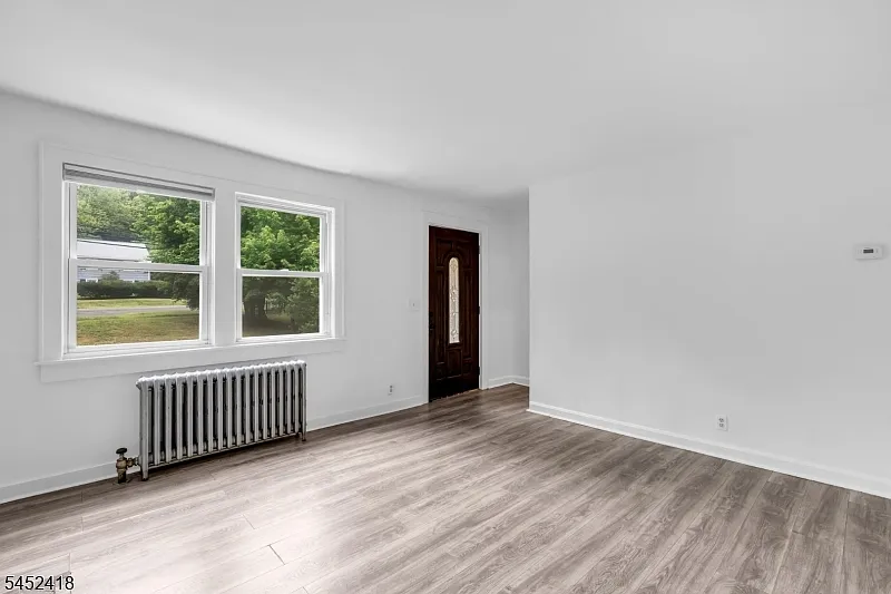 4 bed, 2.0 bath, $4,000 — Photo 3