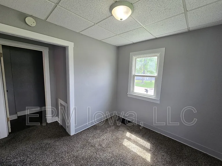609 1st St W #D — Photo 11