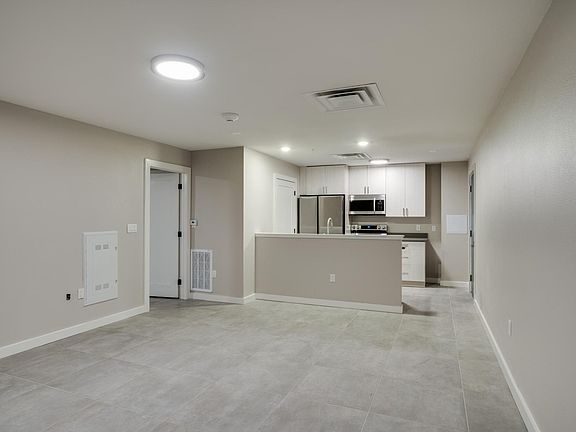 4th image of 726 Scott Ave #906