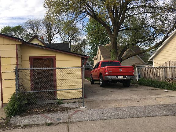 4th image of 4011 Charles St