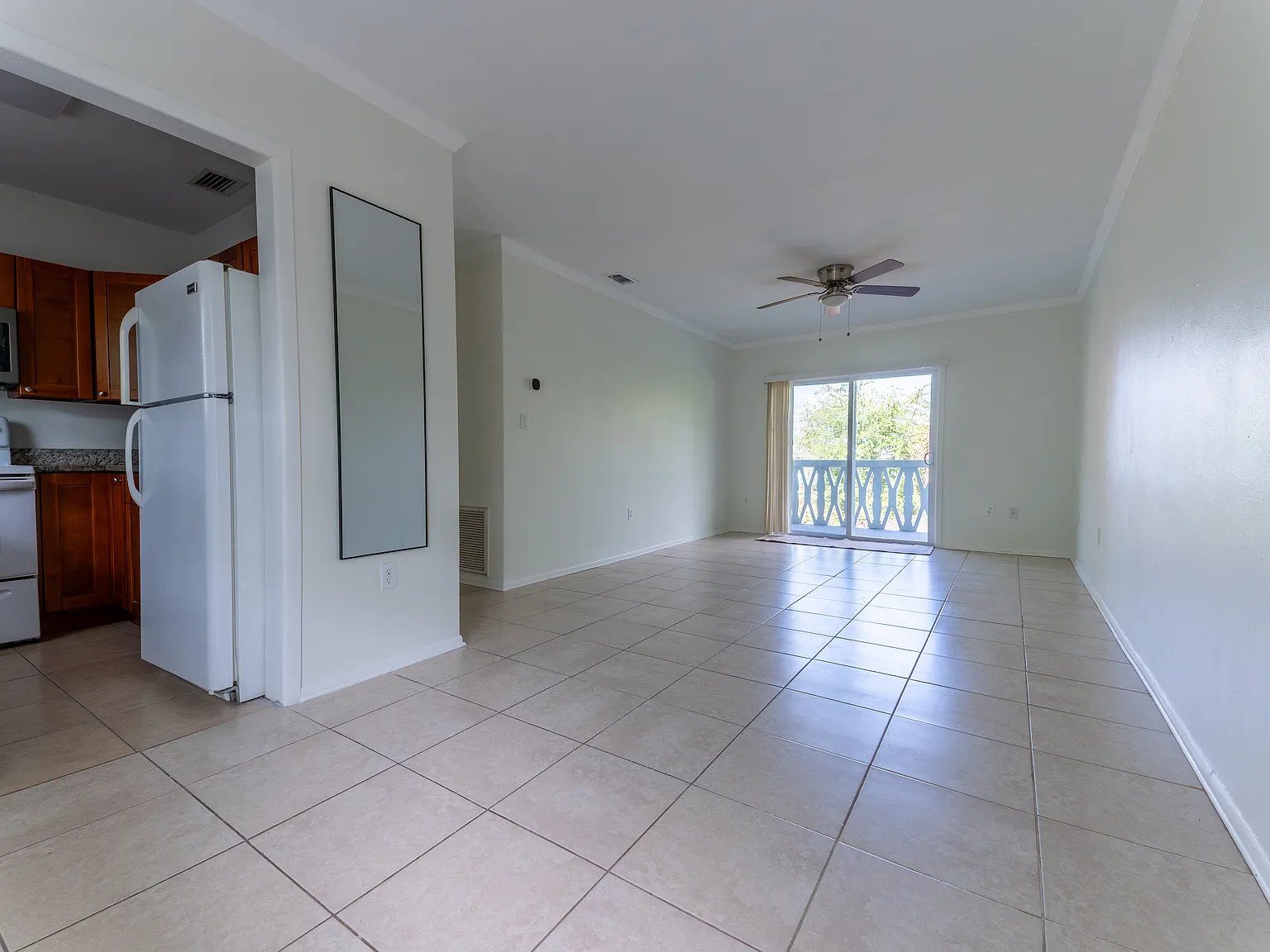 2 bed, 754 sqft, $2,050 — Photo 2