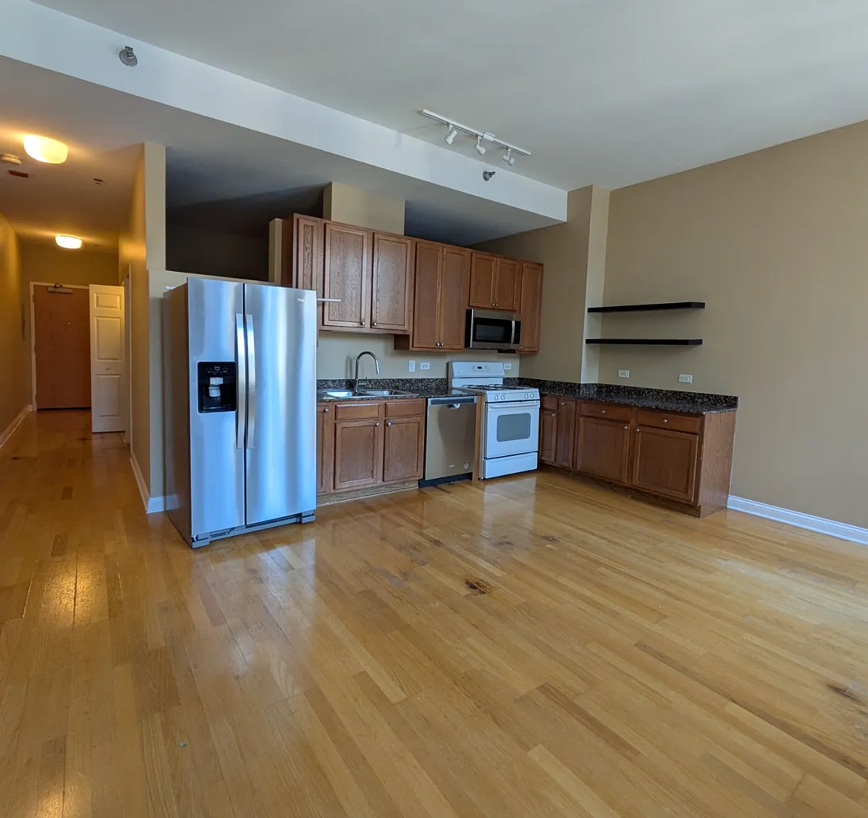 1 bed, 709 sqft, $2,050 — Photo 1