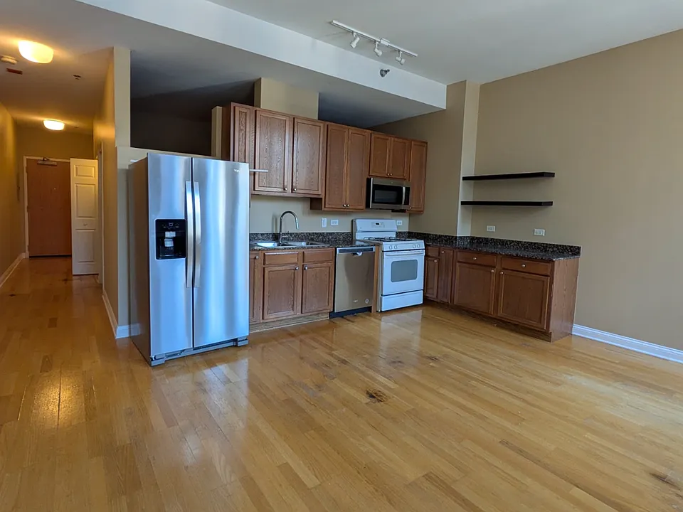 8 W Monroe St #1206