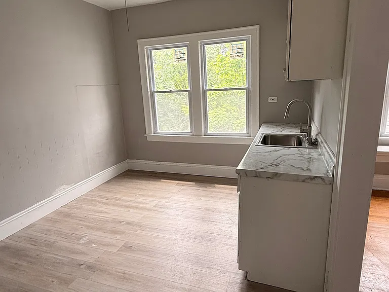 3263 E 117th St #2B — Photo 7