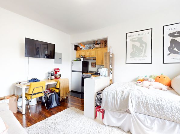 303 W 11th St APT 4B