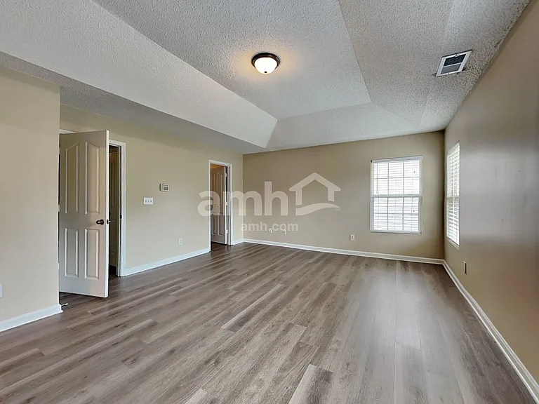 1053 Kings Mountain Ln — Photo 7