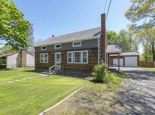 42 Fanning Ave, Hampton Bays, NY 11946