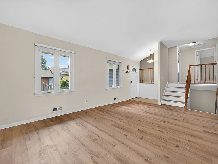 1120 Greenbriar Rd — Photo 16