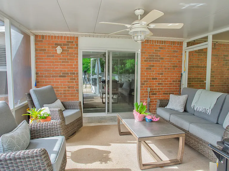 Screened in sunporch