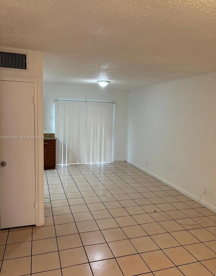 Royal Oaks Townhouse 2 Co — Photo 3