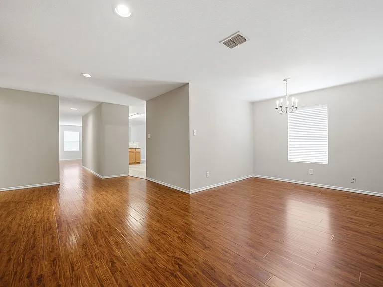 712 Preston Dr — Photo 4